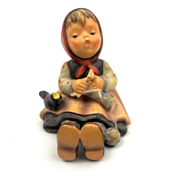 VTG Hummel Figurine Happy Pastime # 69 Hummel Goebel Germany Girl Knitting 60's - Picture 1 of 10